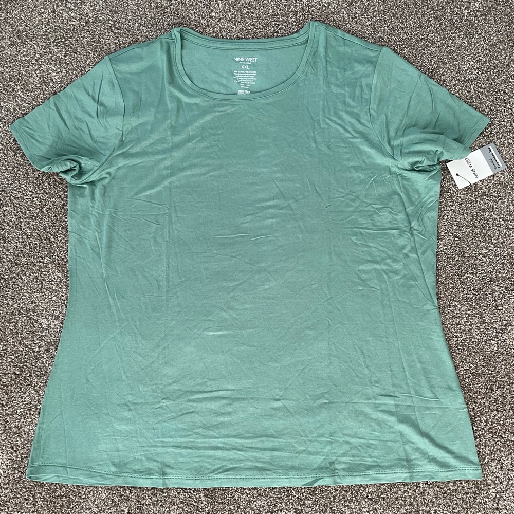 NWT Nine West Essential Crewneck T-shirt